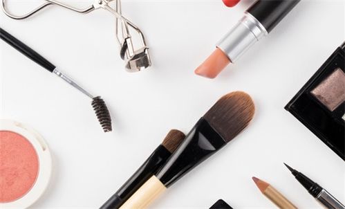 如何选择西安优质纹绣培训及美发饰品销售策略