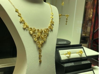 金价景气度持续，元旦前黄金与美发饰品销售双升