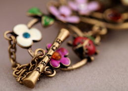 女人饰界 欧美复古手链批发，开启时尚饰品新篇章