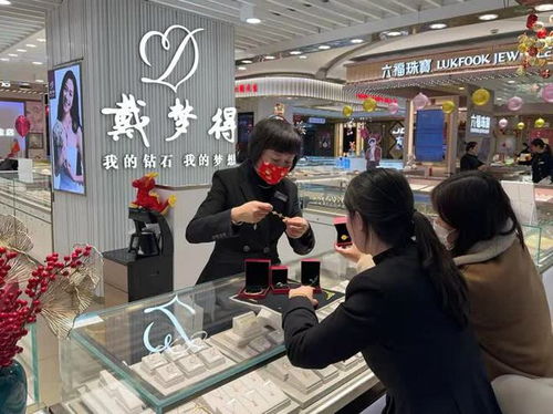 金饰迎春添喜气 扬城年味妆点忙